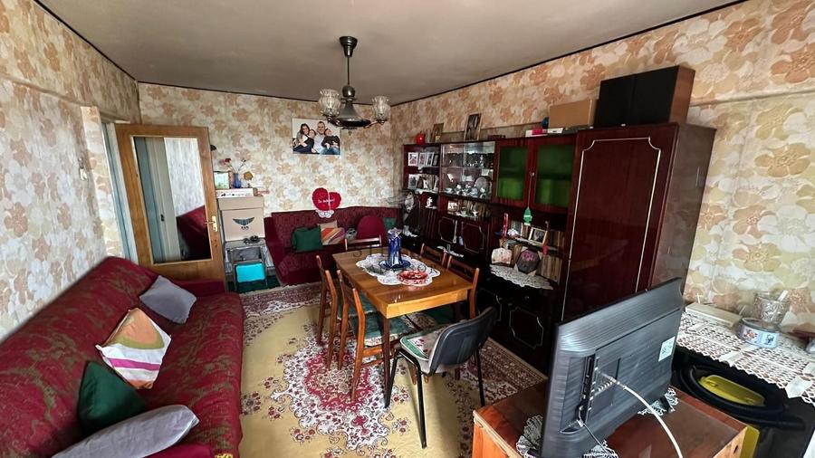 Apartament cu 3 camere decomandat, mobilat în Lacul Tei