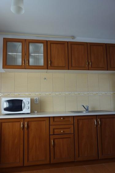 Apartament cu 2 camere semidecomandat, mobilat în Central