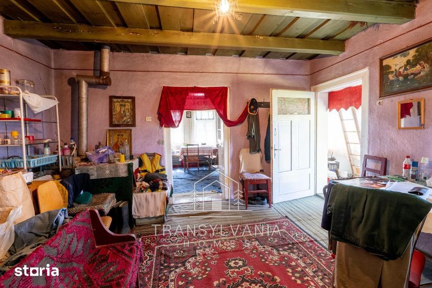 Casă cu 2 camere cu Teren 1368 Mp în Petrești