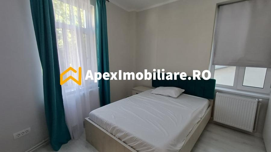 Apartament cu 3 camere semidecomandat în Moșilor