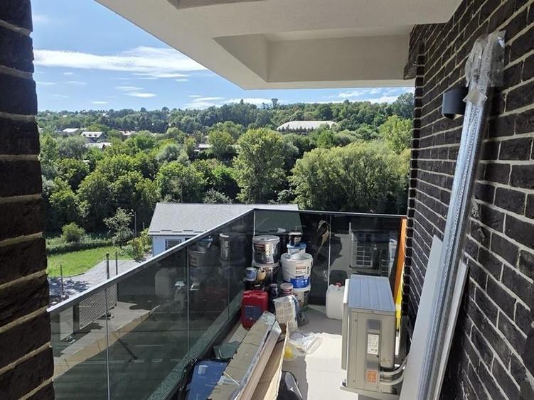 Apartament cu 3 camere semidecomandat în Est