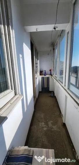 Apartament cu 3 camere decomandat în Tineretului