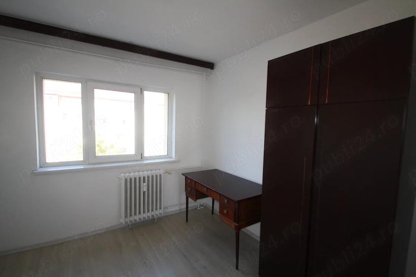 Apartament cu 3 camere decomandat în Girocului