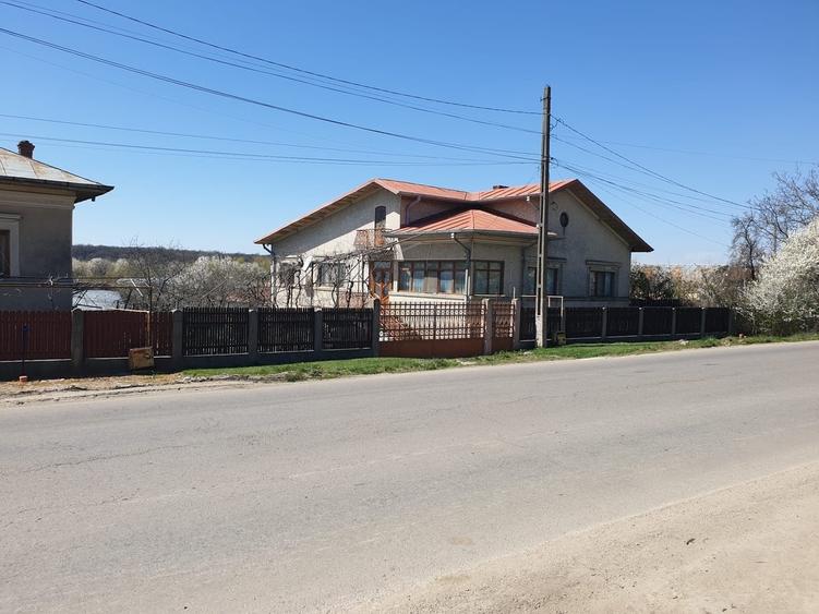 Casă cu 5 camere cu Teren 3923 Mp în Vidra