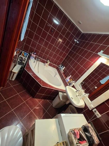 Apartament cu 3 camere în Vărșand