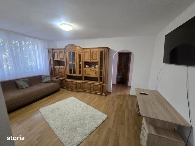 Apartament cu 3 camere semidecomandat în Negru Vodă