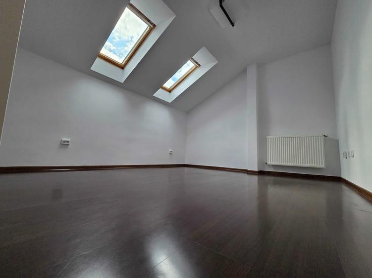 Apartament cu 3 camere decomandat în Șcheia