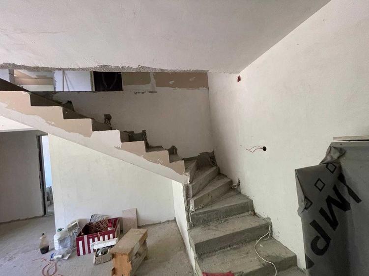 Casă cu 4 camere în Bogați