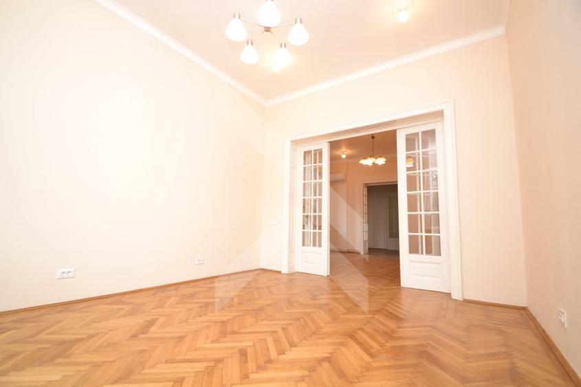 Apartament cu 4 camere decomandat în Cotroceni