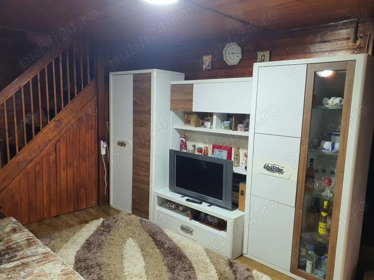 Casă cu 4 camere cu Teren 692 Mp în Vlădești