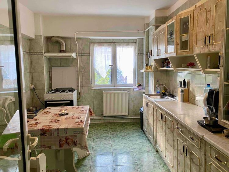 Apartament cu 3 camere decomandat în Bratia din Deal
