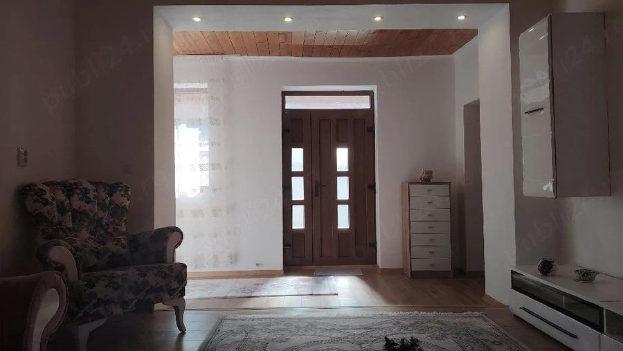 Casă cu Teren 3700 Mp în Alparea