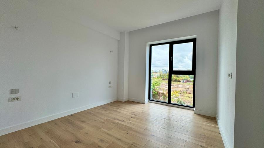 Apartament cu 3 camere semidecomandat în P-ta Presei Libere