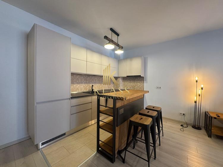 Apartament cu 3 camere semidecomandat, mobilat în Unirii