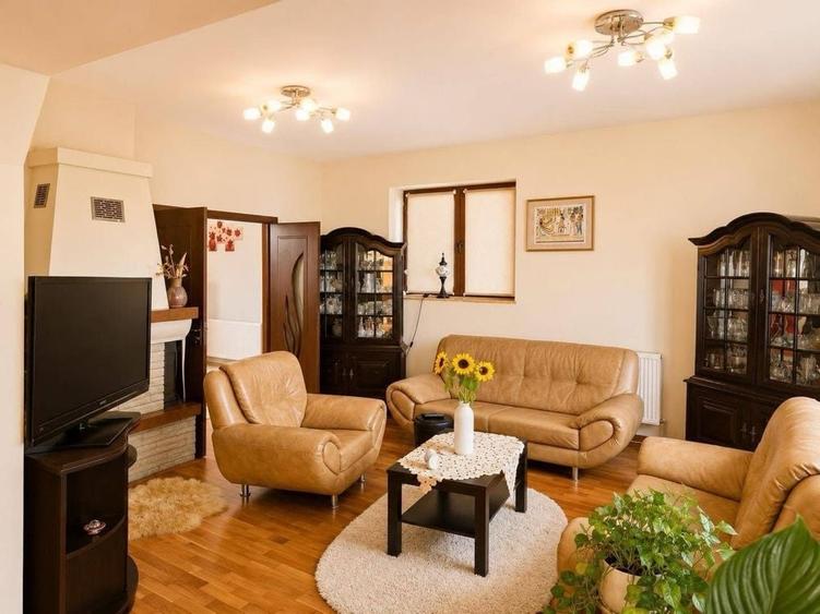 Casă cu 4 camere în Central