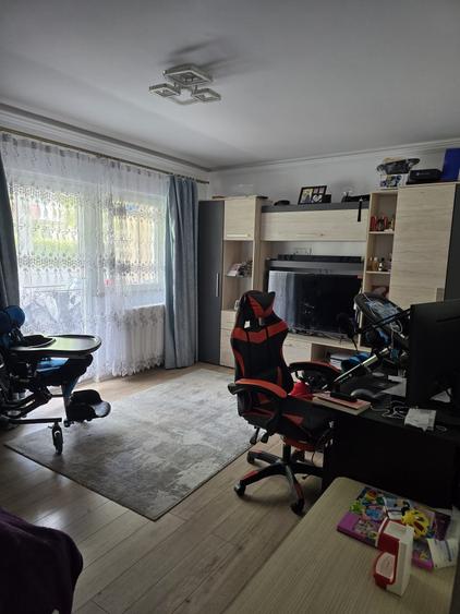 Apartament cu 3 camere decomandat în Câmpului