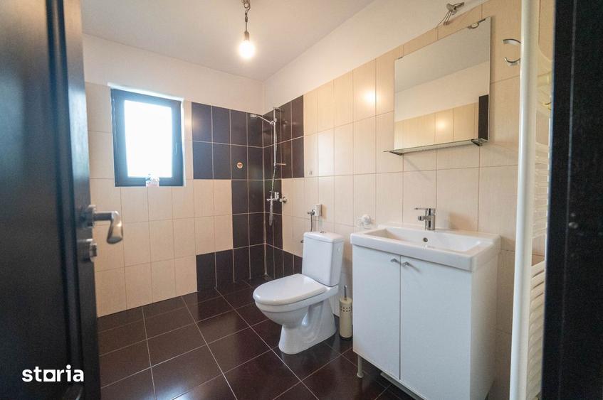 Casă cu 8 camere cu Canalizare în Aradului