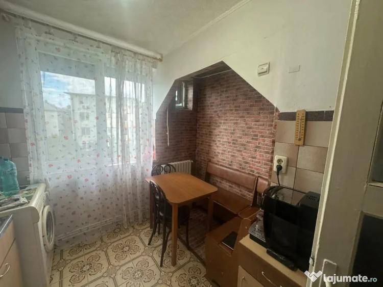 Apartament cu 2 camere decomandat în Titulescu