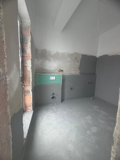 Apartament cu 3 camere semidecomandat, mobilat în Eminescu