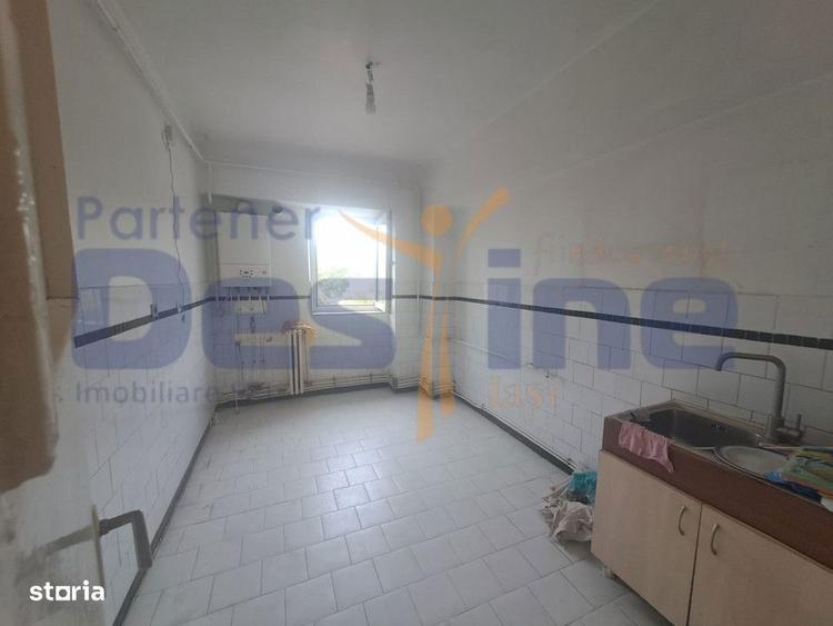 Apartament cu 4 camere decomandat în Galata