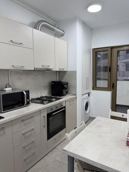 Apartament cu 2 camere semidecomandat, mobilat în Mihai Bravu
