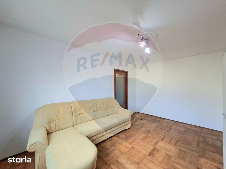 Apartament cu 3 camere semidecomandat în Romanilor