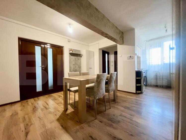 Apartament cu 3 camere semidecomandat în Rogerius