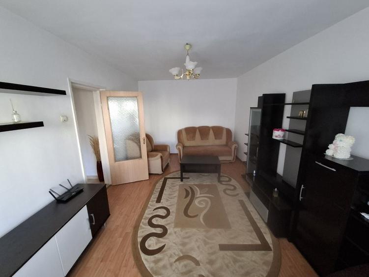 Apartament cu 2 camere decomandat în Teiul Doamnei