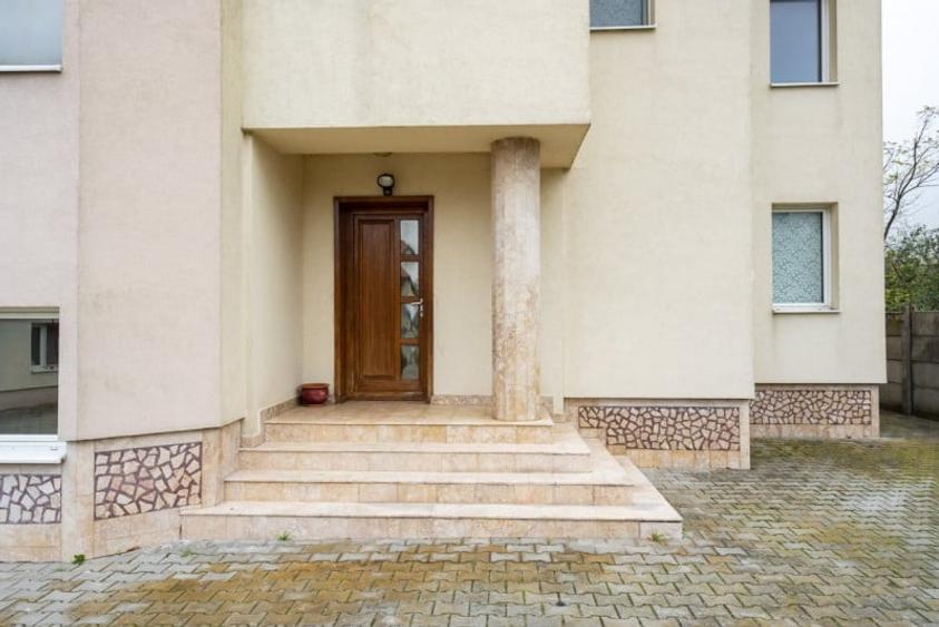 Casă individuală cu 7 camere cu Garaj în Săftica