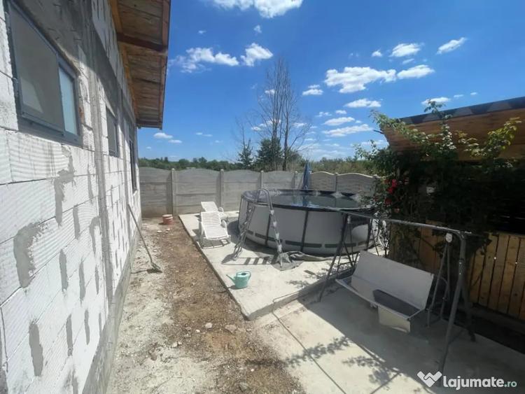 Casă cu 4 camere cu Teren 800 Mp în Central
