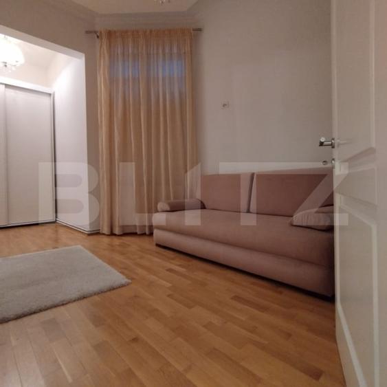 Apartament cu 3 camere decomandat, mobilat în Neptun