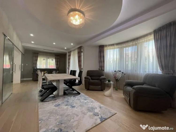 Casă cu 7 camere cu Teren 1042 Mp în Cornu