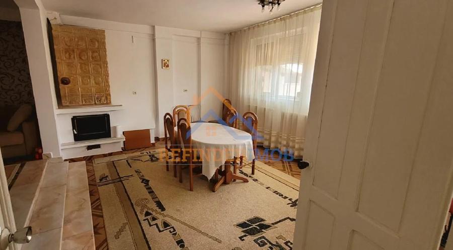 Casă individuală cu 10 camere cu Teren 203 Mp în Rahova
