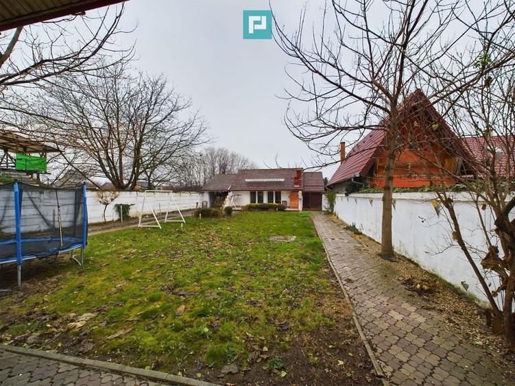 Casă individuală cu 7 camere cu Canalizare în Dumbrăvița