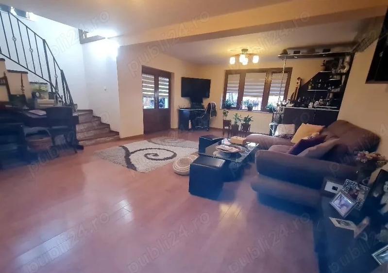 Casă individuală cu 4 camere cu Teren 327 Mp în Periferie