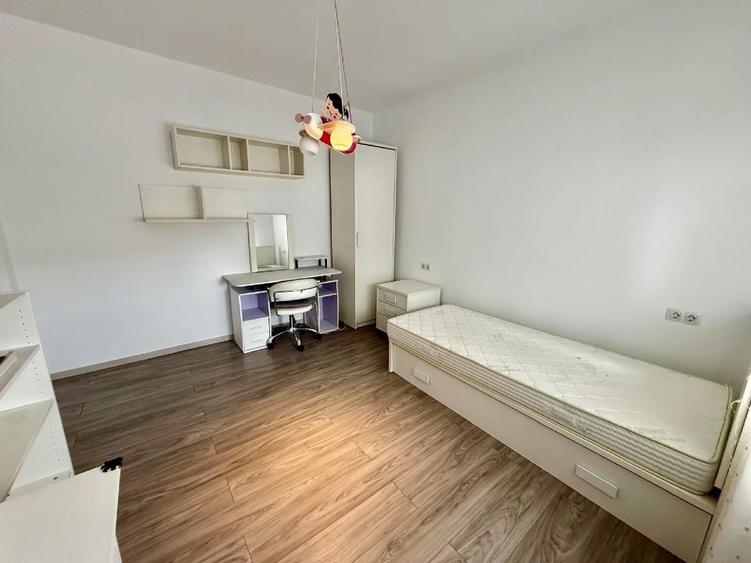 Apartament cu 3 camere semidecomandat, mobilat în Florești