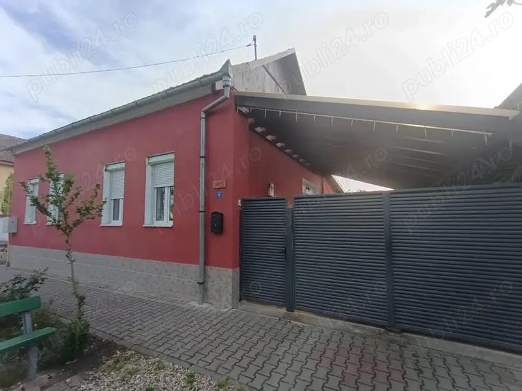 Casă cu 3 camere cu Teren 900 Mp în Central