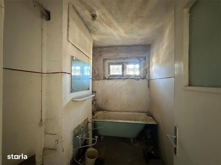 Apartament cu 3 camere semidecomandat în Central