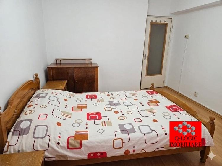 Apartament cu 3 camere decomandat, mobilat în Răcădău