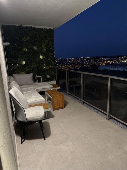 Apartament cu 3 camere decomandat în Titan