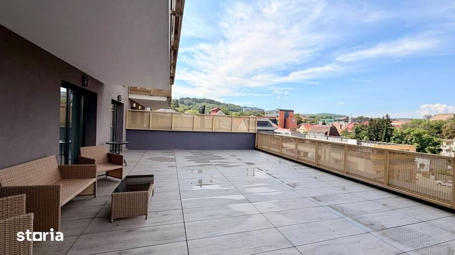 Apartament cu 3 camere în Plopilor