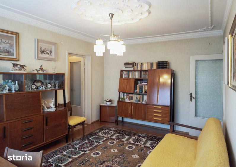 Apartament cu 3 camere semidecomandat în Mazepa 1