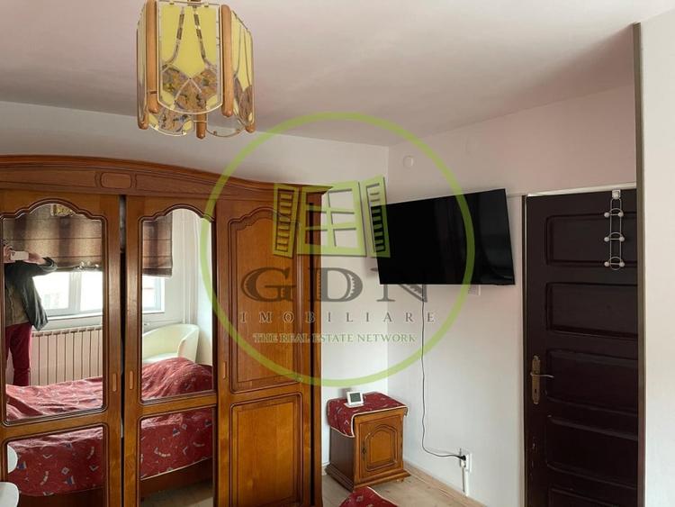 Casă individuală cu 6 camere cu Canalizare în Central