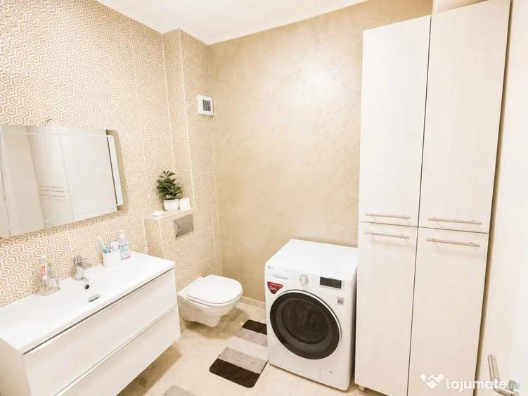 Apartament cu 4 camere decomandat în Palazu Mare