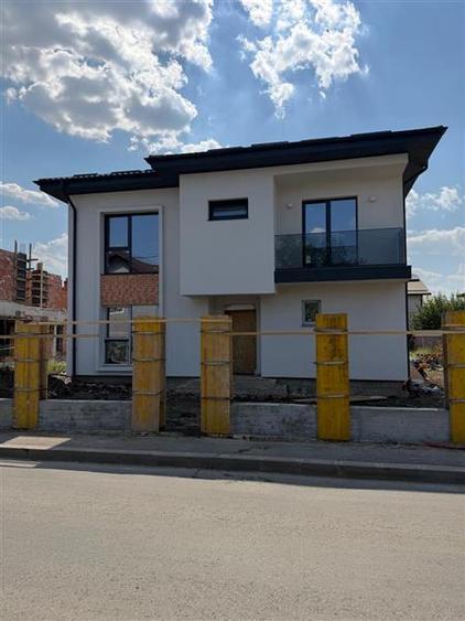 Casă individuală cu 4 camere cu Teren 355 Mp în Central