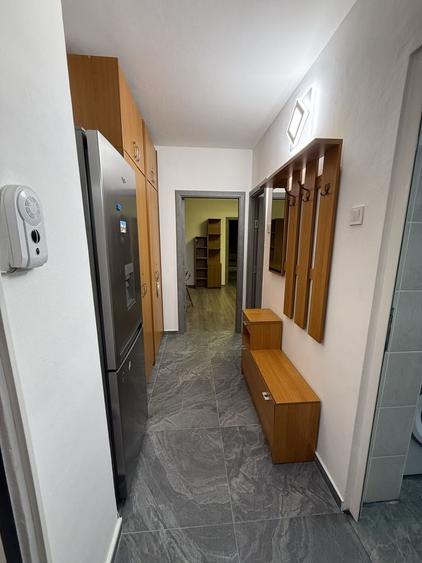 Apartament cu 2 camere semidecomandat în Podu Roș