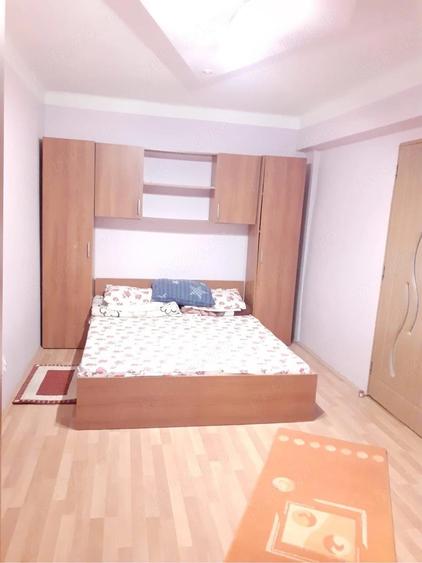 Apartament cu 3 camere semidecomandat în Exterior Vest
