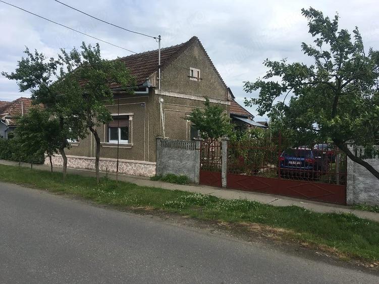 Casă cu 2 camere cu Teren 5000 Mp în Sanislău