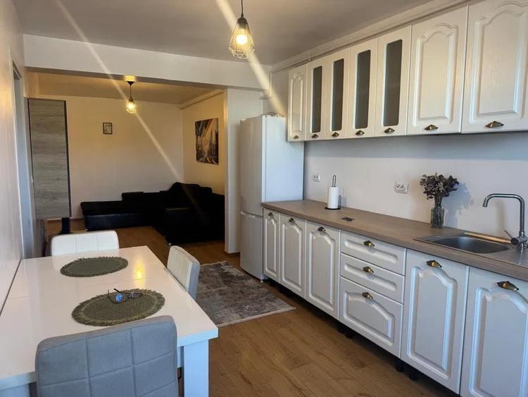 Apartament cu 2 camere semidecomandat, mobilat în Dâmbul Rotund