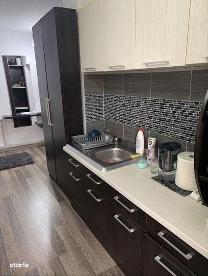 Apartament cu 3 camere decomandat în Eremia